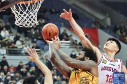 开云体育中国-灰熊险胜广东队，西亚卡姆状态火热