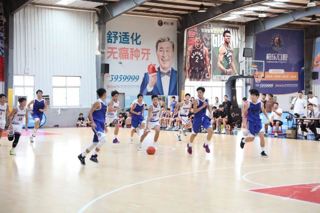 精英球员展现团队实力，比赛氛围浓烈