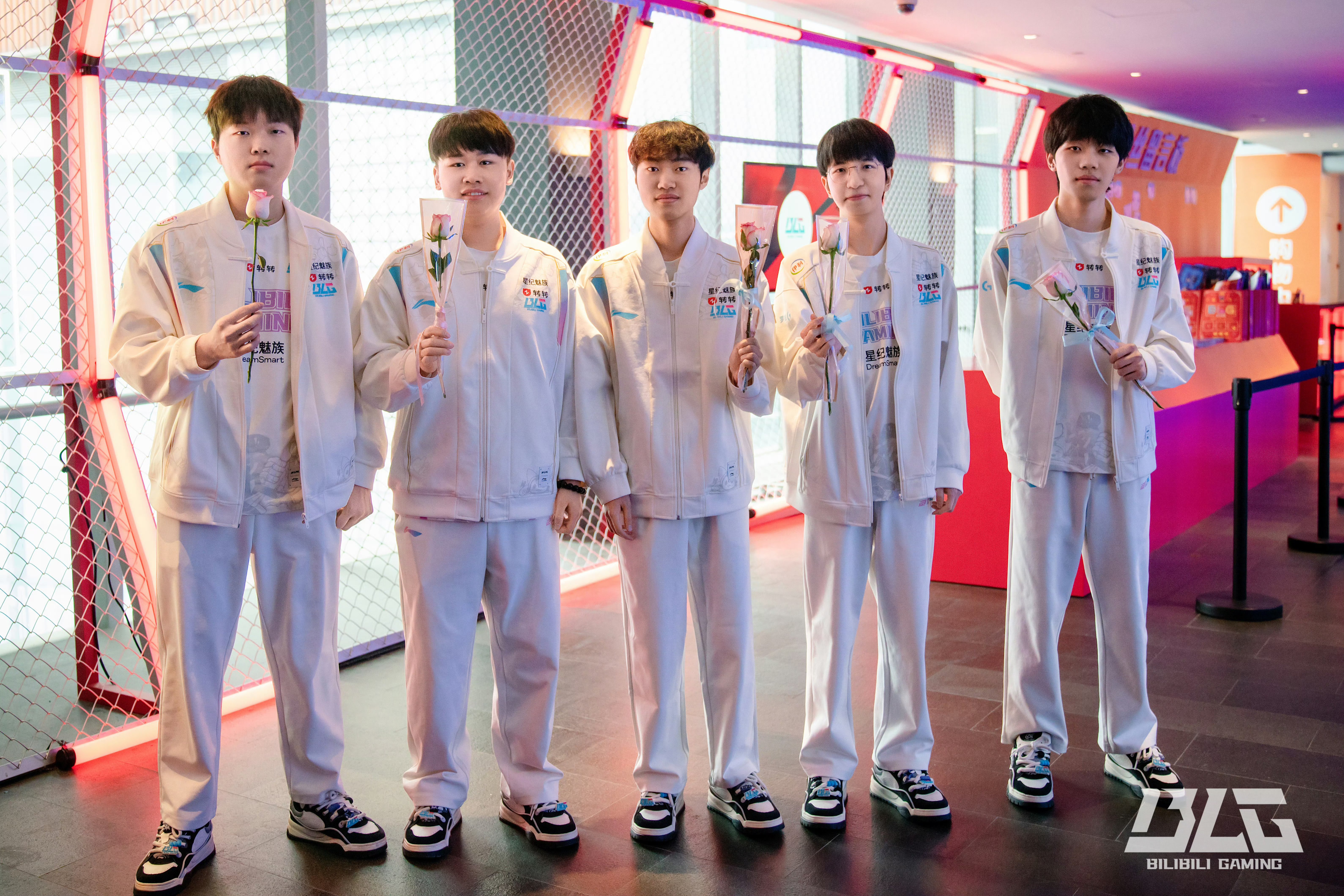 BLG力克TES，Uzi开启传奇时刻淘汰赛3:0（釜山）