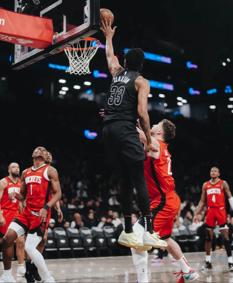 球队主场迎战老对手，战役预计胶着相争