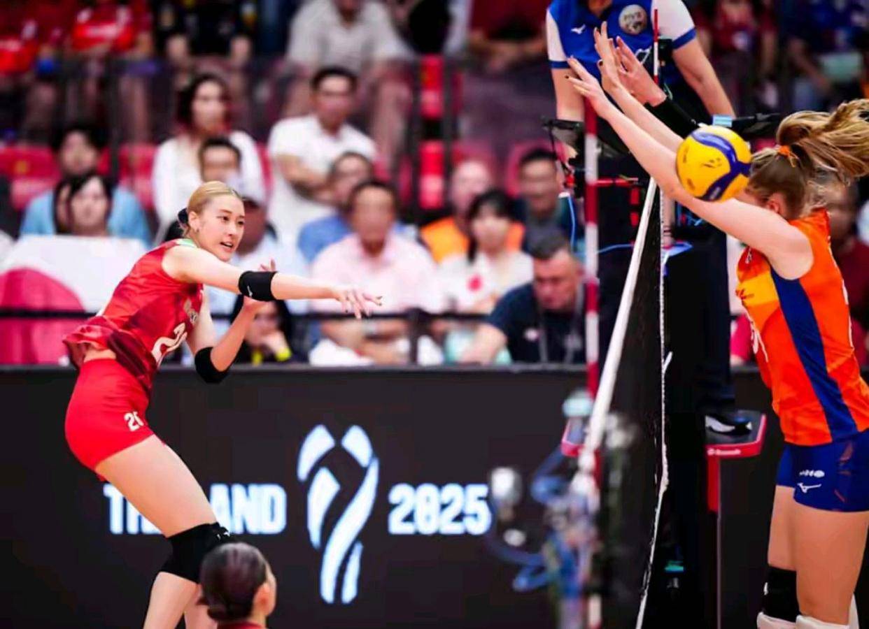 国际排球赛场上，荷兰队惊险取胜