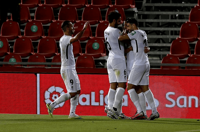 关于格拉纳达赢得关键胜利，继续保持不败纪录的信息