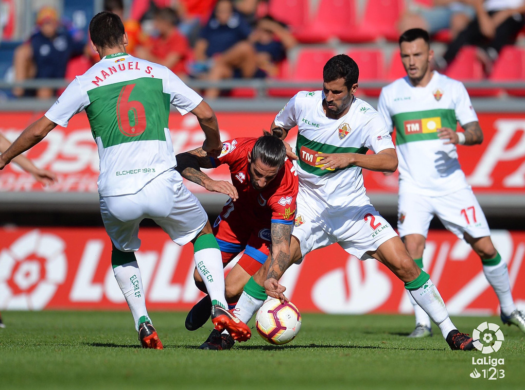 关于格拉纳达赢得关键胜利，继续保持不败纪录的信息