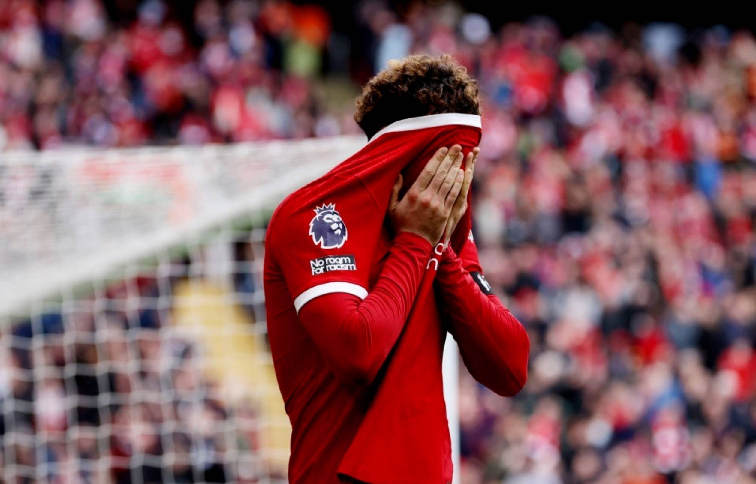 利物浦大胜对手，巩固争冠地位