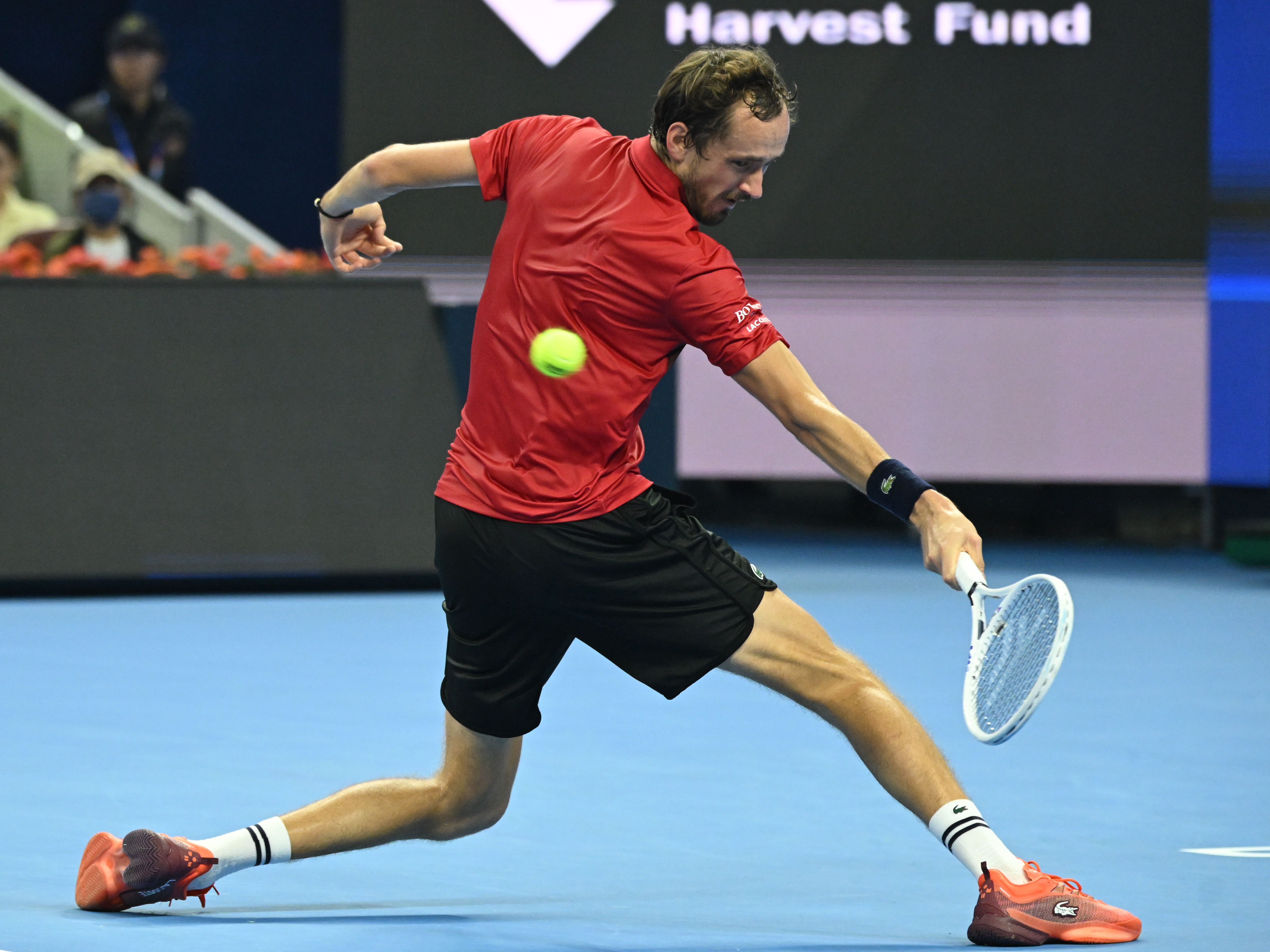 西班牙网球队横扫法国网球队，梅德韦杰夫惊艳世界的简单介绍