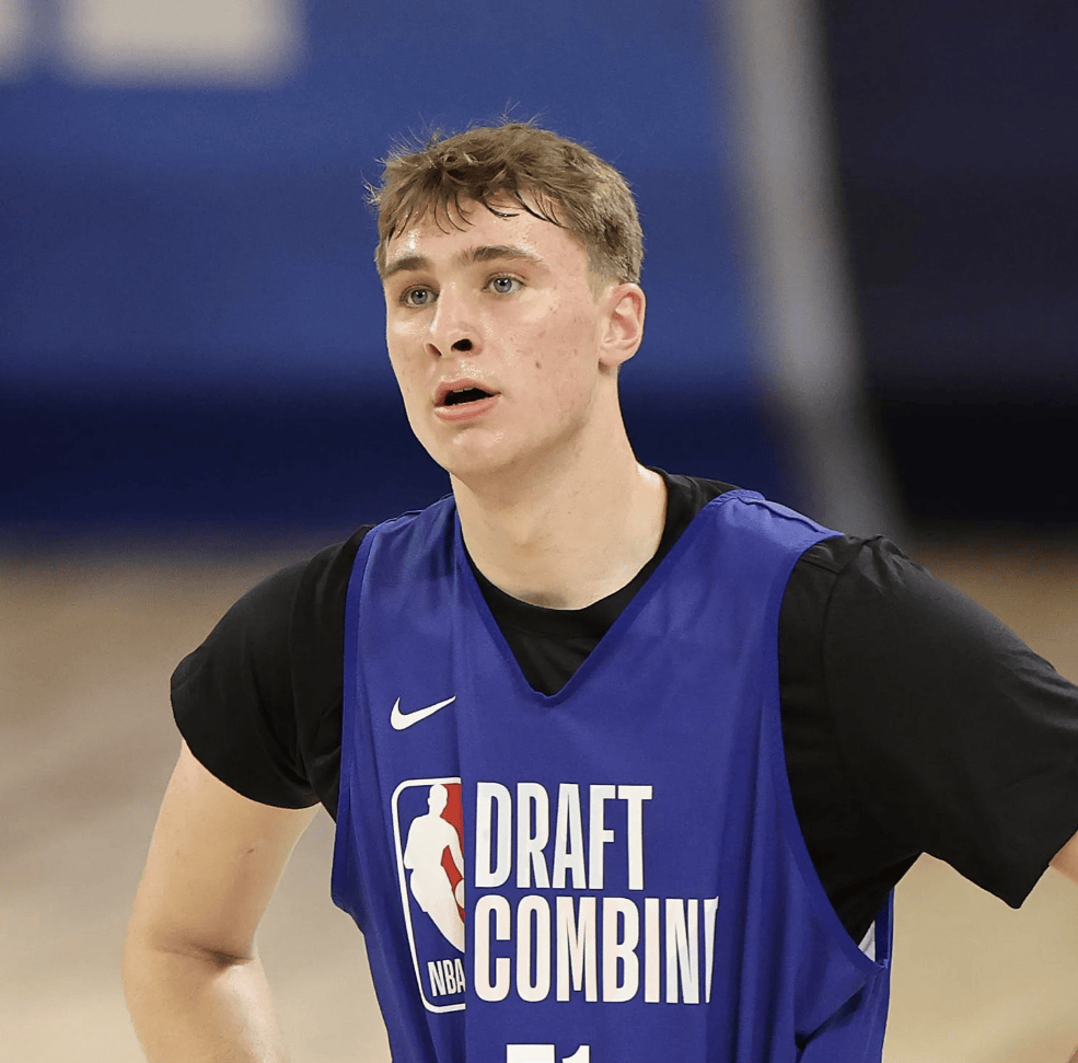 包含步行者力克美国男篮，布拉德利完成帽子戏法的词条