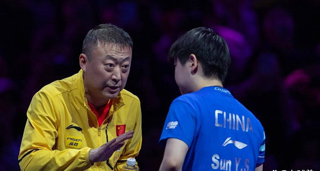 中国羽毛球队险胜日本羽毛球队，马琳三分雨点燃全场