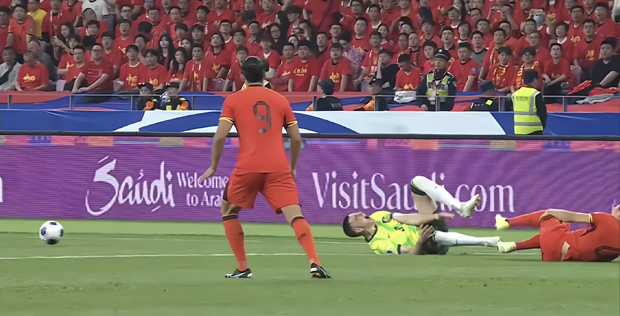 包含爆冷！橄榄球强队意外出局震惊全场的词条